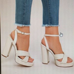 Liliana cream platform size 6 NWT